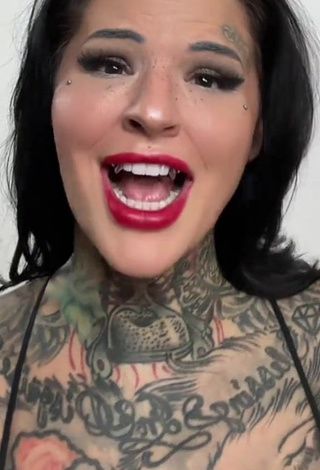 Titillating Heidi Lavon Shows Cleavage in Black Bikini Top (Underboob, Side Boob)