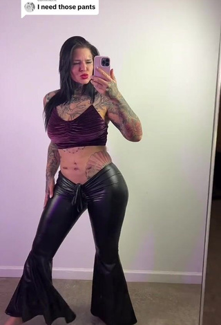 Hot Heidi Lavon Shows Butt while Twerking