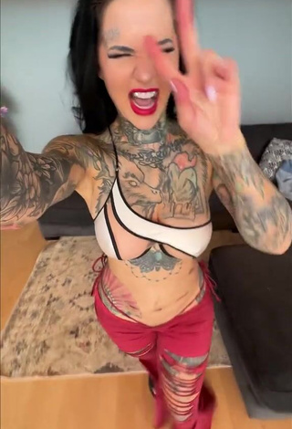 Sexy Heidi Lavon Shows Nipples (Side Boob)