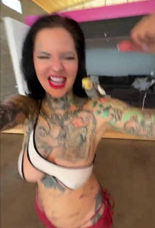 3. Sexy Heidi Lavon Shows Nipples (Side Boob)