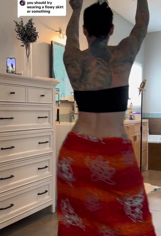 Sultry Heidi Lavon in Black Tube Top while Twerking