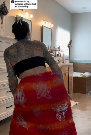 3. Sultry Heidi Lavon in Black Tube Top while Twerking