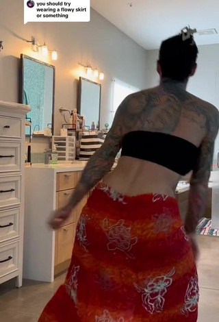 5. Sultry Heidi Lavon in Black Tube Top while Twerking