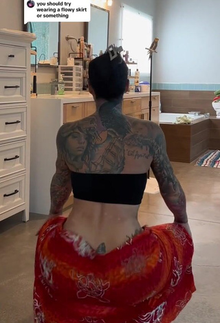 6. Sultry Heidi Lavon in Black Tube Top while Twerking