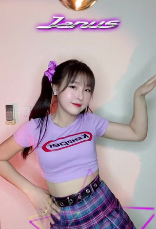 4. Sultry Ngô Ngọc Hoà in Crop Top