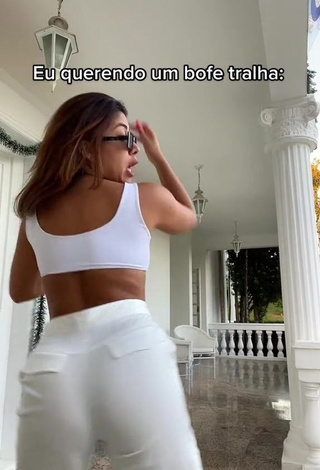 4. Hottest Ingrid Ohara Shows Cleavage in White Crop Top