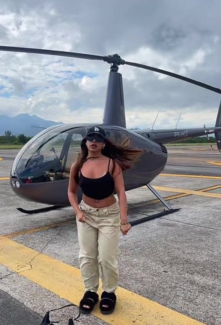 4. Sweet Ingrid Ohara Shows Cleavage in Cute Black Crop Top