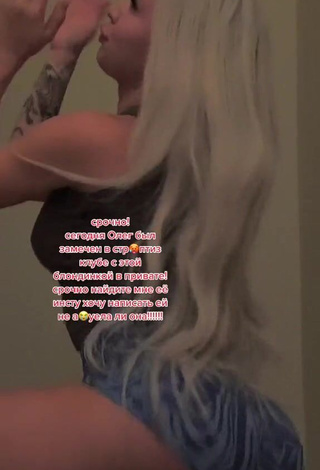 6. Hot Instasamka Shows Butt while Twerking