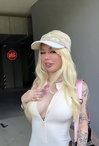 5. Hot Instasamka Shows Cleavage in White Overall (Side Boob)