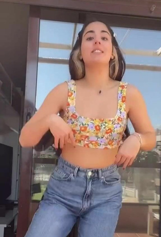 Luscious Laura López in Floral Crop Top