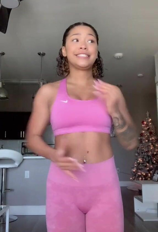 5. Sexy Leilani Green in Pink Sport Bra