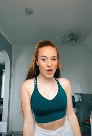 Titillating Leonie Leoobalys in Green Crop Top