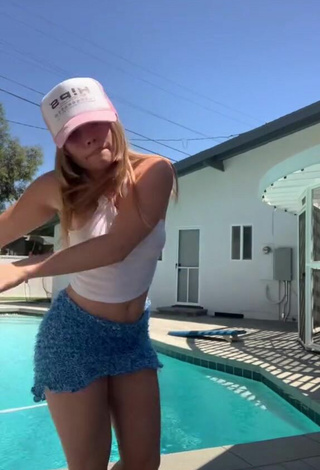 5. Sultry Lexee Smith in White Crop Top at the Swimming Pool