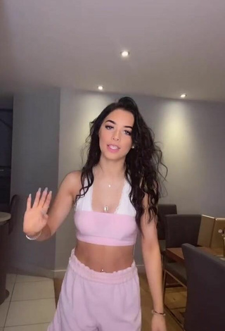 2. Erotic Lauren Kearns in Crop Top