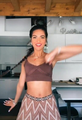 3. Cute Elisa Maino in Brown Crop Top