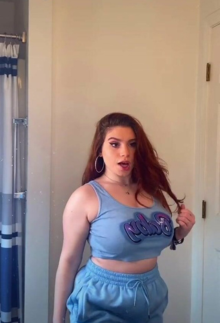 Luscious Maria Rengi in Blue Crop Top