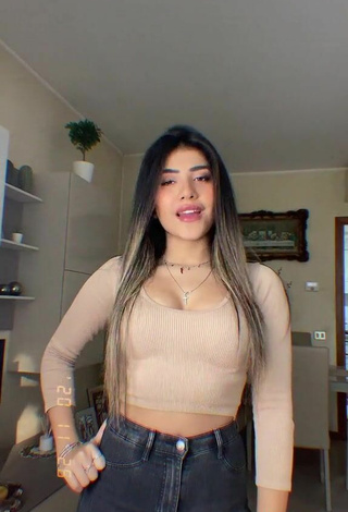 3. Titillating Melissa Tejada in Beige Crop Top