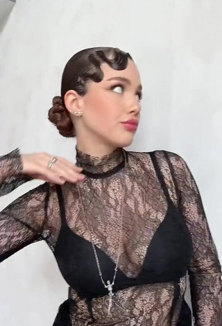 3. Sexy Instasamka Braless