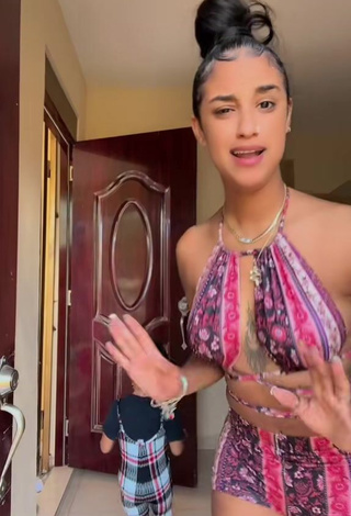 Sensual Jenny Camacho Shows Cleavage in Crop Top (Side Boob)