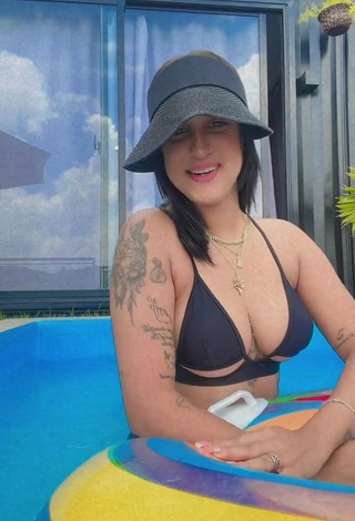 2. Breathtaking Jenny Camacho Shows Cleavage in Black Bikini Top (Underboob)