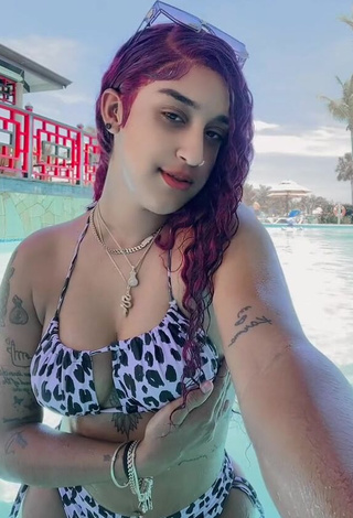 Sweet Jenny Camacho Shows Cleavage in Cute Leopard Bikini Top at the Swimming Pool (Side Boob)