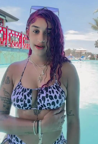 4. Sweet Jenny Camacho Shows Cleavage in Cute Leopard Bikini Top at the Swimming Pool (Side Boob)