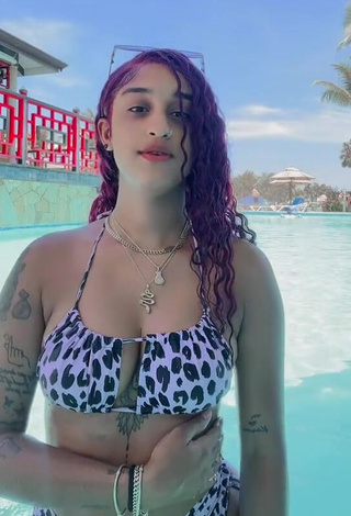 5. Sweet Jenny Camacho Shows Cleavage in Cute Leopard Bikini Top at the Swimming Pool (Side Boob)