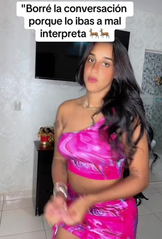 5. Luscious Jenny Camacho Shows Cleavage in Crop Top while Twerking