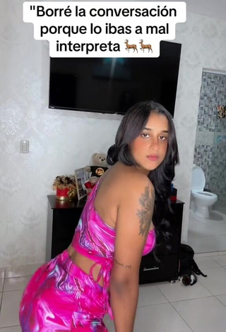 6. Luscious Jenny Camacho Shows Cleavage in Crop Top while Twerking