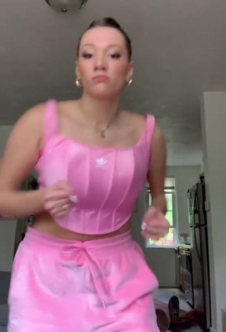 4. Hot Jessica Ortiz Shows Cleavage in Pink Crop Top