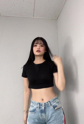 2. Sultry Kagei Hina in Black Crop Top