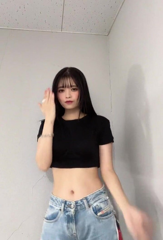 5. Sultry Kagei Hina in Black Crop Top