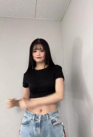 6. Sultry Kagei Hina in Black Crop Top