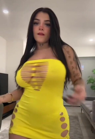 2. Sensual Karely Ruiz while Twerking without Brassiere (Side Boob)