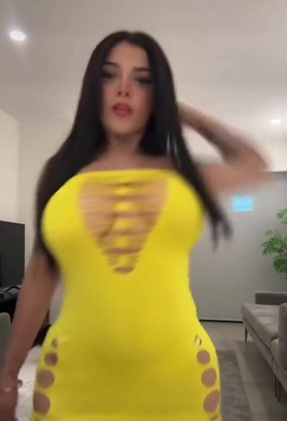 4. Sensual Karely Ruiz while Twerking without Brassiere (Side Boob)