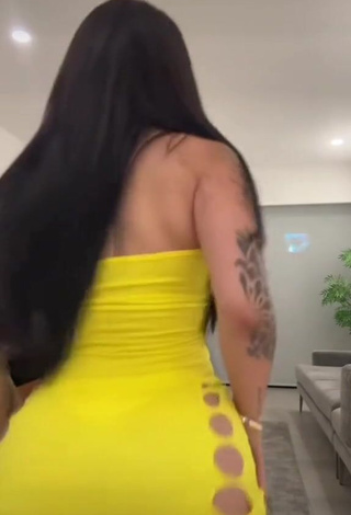 5. Sensual Karely Ruiz while Twerking without Brassiere (Side Boob)