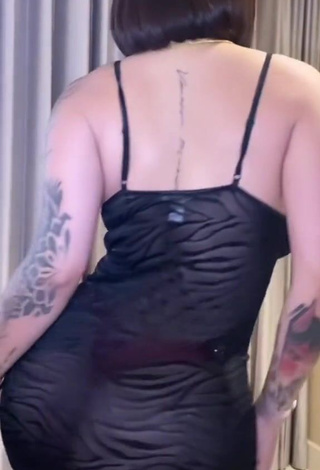 3. Seductive Karely Ruiz while Twerking Braless (Side Boob)