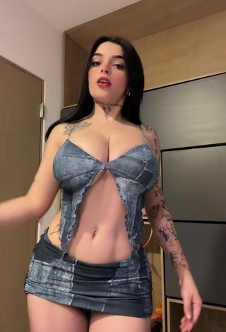 4. Luscious Karely Ruiz Shows Cleavage in Crop Top (Side Boob, Upskirt)