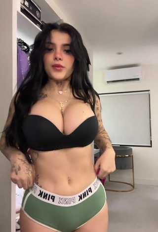 2. Luscious Karely Ruiz Shows Cleavage in Black Bra (Side Boob)