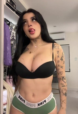 6. Sultry Karely Ruiz Shows Cleavage in Black Bra (Side Boob)