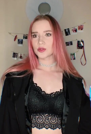 Sexy Katyajin Shows Cleavage in Black Crop Top