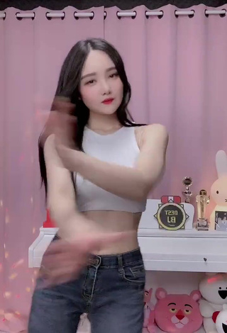 Yu Baek-hap in Alluring White Crop Top