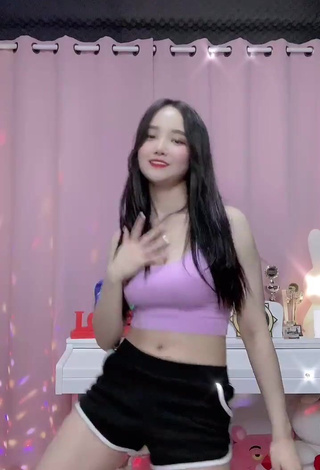 5. Yu Baek-hap Shows Cleavage in Erotic Pink Crop Top