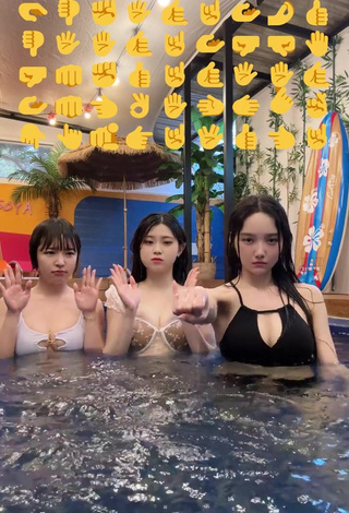 2. Lovely Yu Baek-hap Shows Cleavage in Black Bikini Top at the Pool