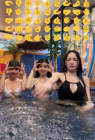 4. Lovely Yu Baek-hap Shows Cleavage in Black Bikini Top at the Pool