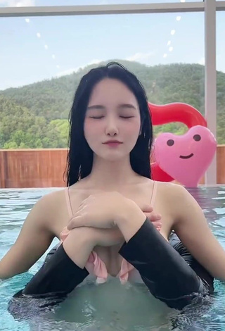 5. Pretty Yu Baek-hap Shows Cleavage in Bikini Top at the Pool