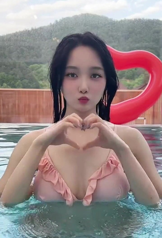 3. Seductive Yu Baek-hap Shows Cleavage in Bikini Top at the Swimming Pool