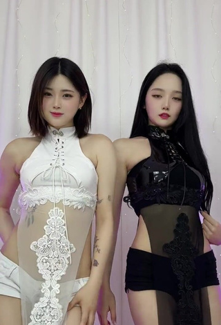 Breathtaking Yu Baek-hap in Black Crop Top