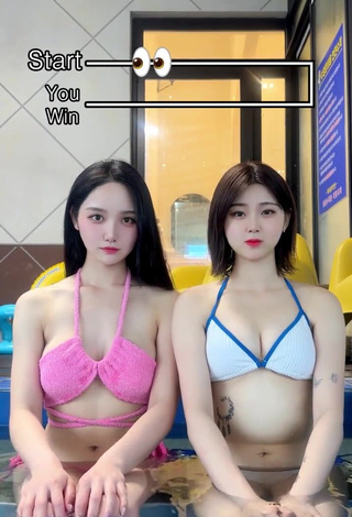 2. Hottie Yu Baek-hap Shows Cleavage in Pink Bikini Top at the Swimming Pool