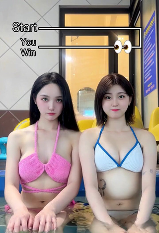 5. Hottie Yu Baek-hap Shows Cleavage in Pink Bikini Top at the Swimming Pool